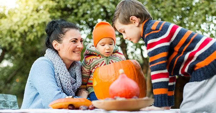 mother-with-sons_halloween2