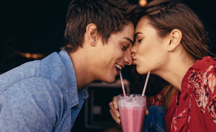 First Date Kiss: Pros and Cons